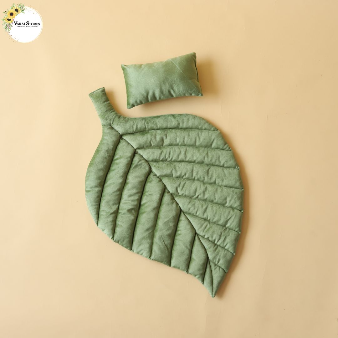 Posing leaf with pillow set